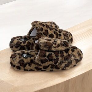 BP Plush Ajustable Upper Slide On Tan Leopard Print Slippers‎